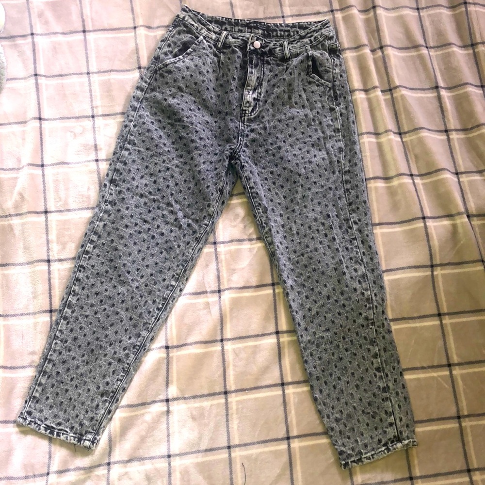 Mom jeans frayed texture